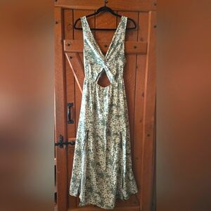 🌿 Sage Green Floral Maxi Dress – NWT No Tags – Size Large 🌿